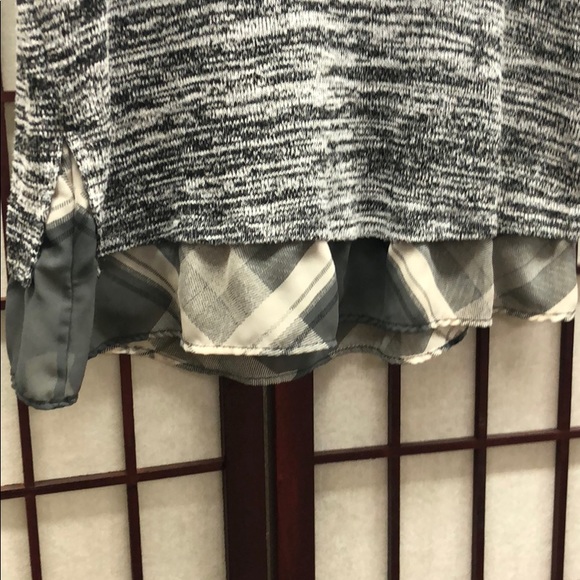 Grey, long sleeved with ruffles and zipper in back - Picture 2 of 4